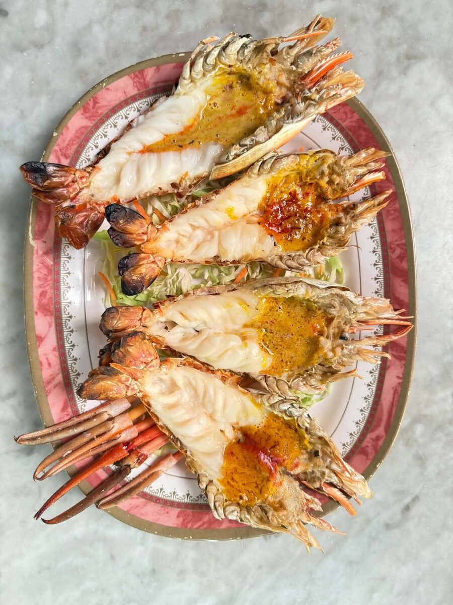 เมนูกุ้งแม่น้ำของร้านกินลม ชมปลา